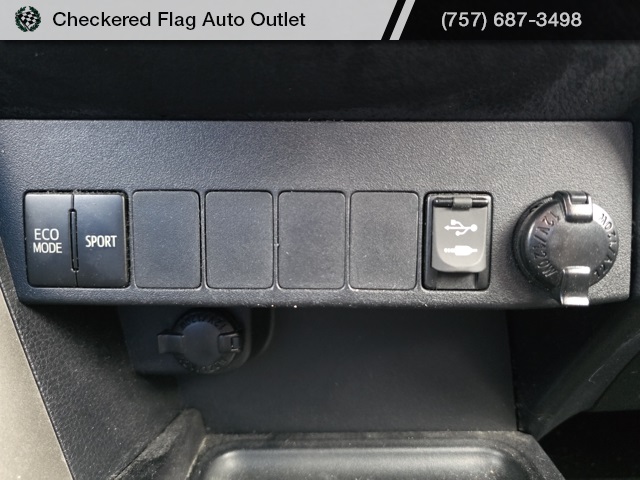 2015 Toyota RAV4 XLE photo 18