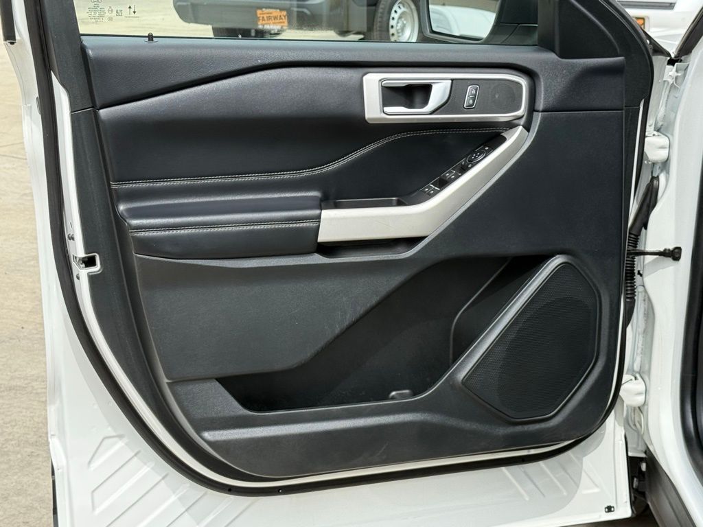 2022 Ford Explorer XLT photo 17