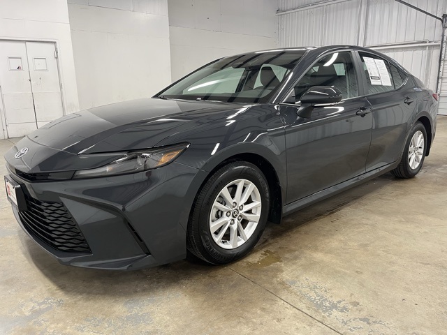 2025 Toyota Camry LE photo 3