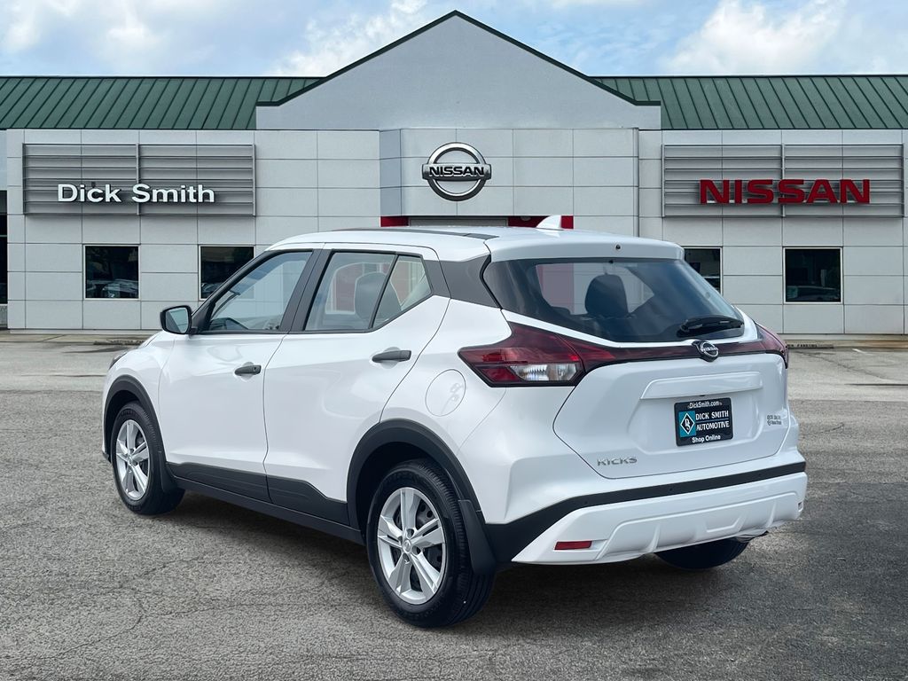 2025 Nissan Kicks Play S photo 2