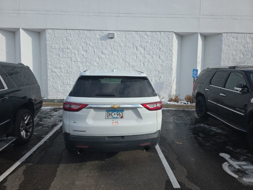 2019 Chevrolet Traverse LS photo 2