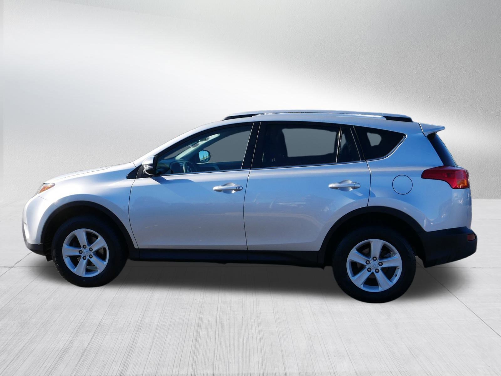 2013 Toyota RAV4 XLE photo 3