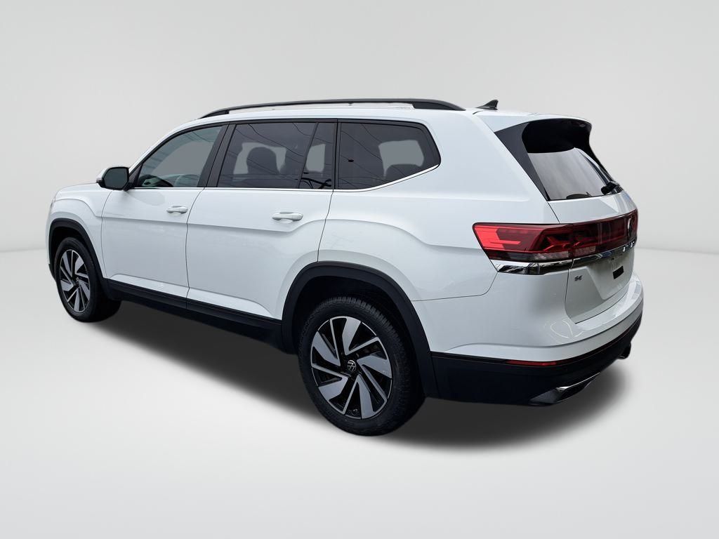 2024 Volkswagen Atlas SE Technology photo 2