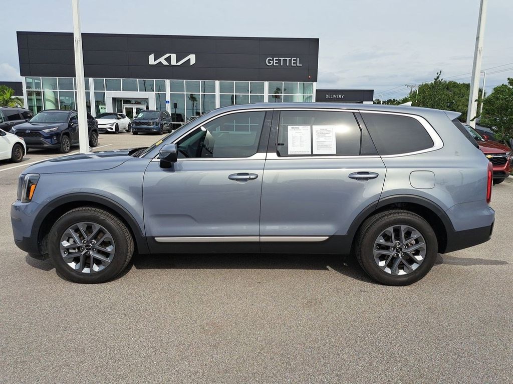 2024 Kia Telluride LX photo 6