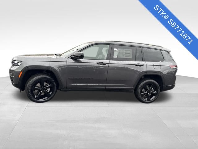 2025 Jeep Grand Cherokee Limited photo 2