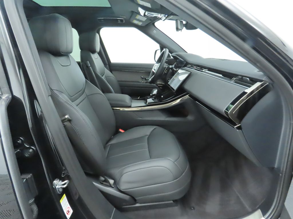 2025 Land Rover Range Rover Sport SE photo 15