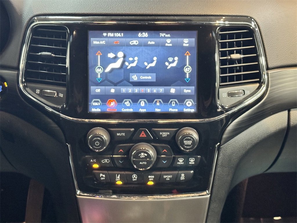 2021 Jeep Grand Cherokee Laredo photo 23