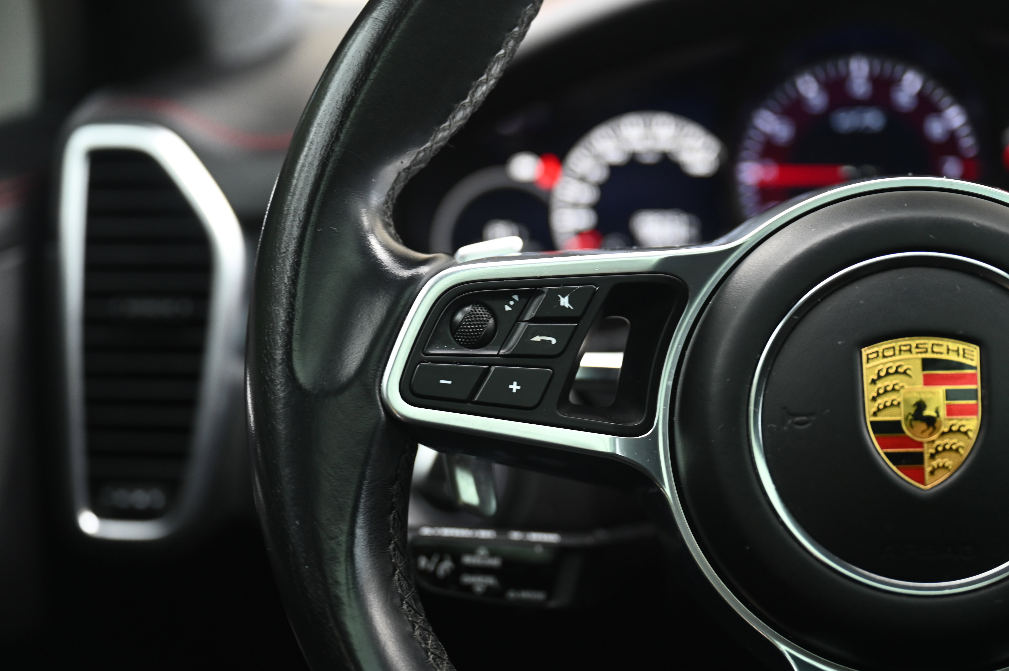 2021 Porsche Cayenne GTS Coupe photo 37