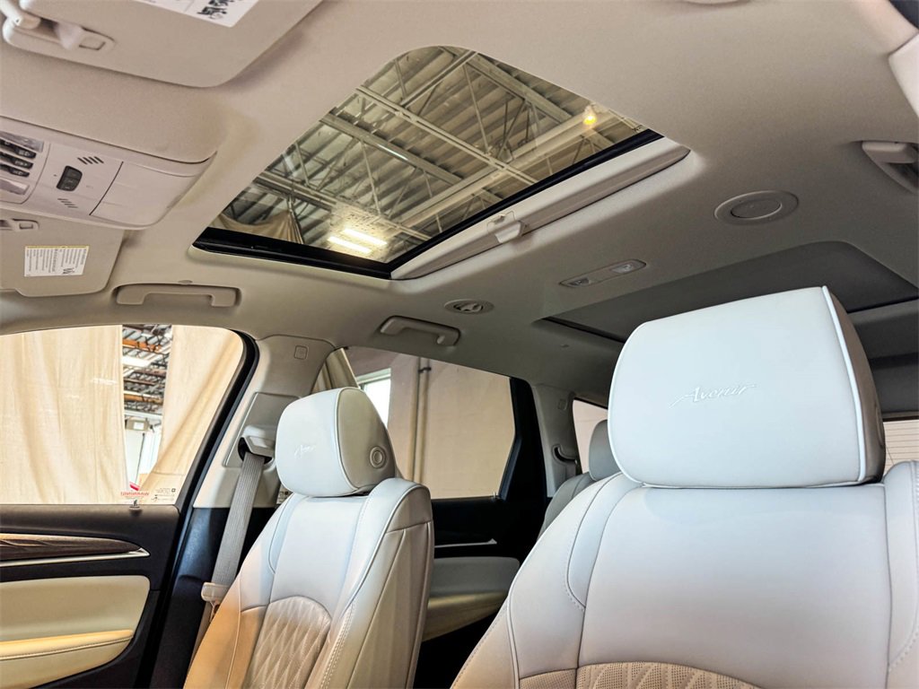 2022 Buick Enclave Avenir photo 3