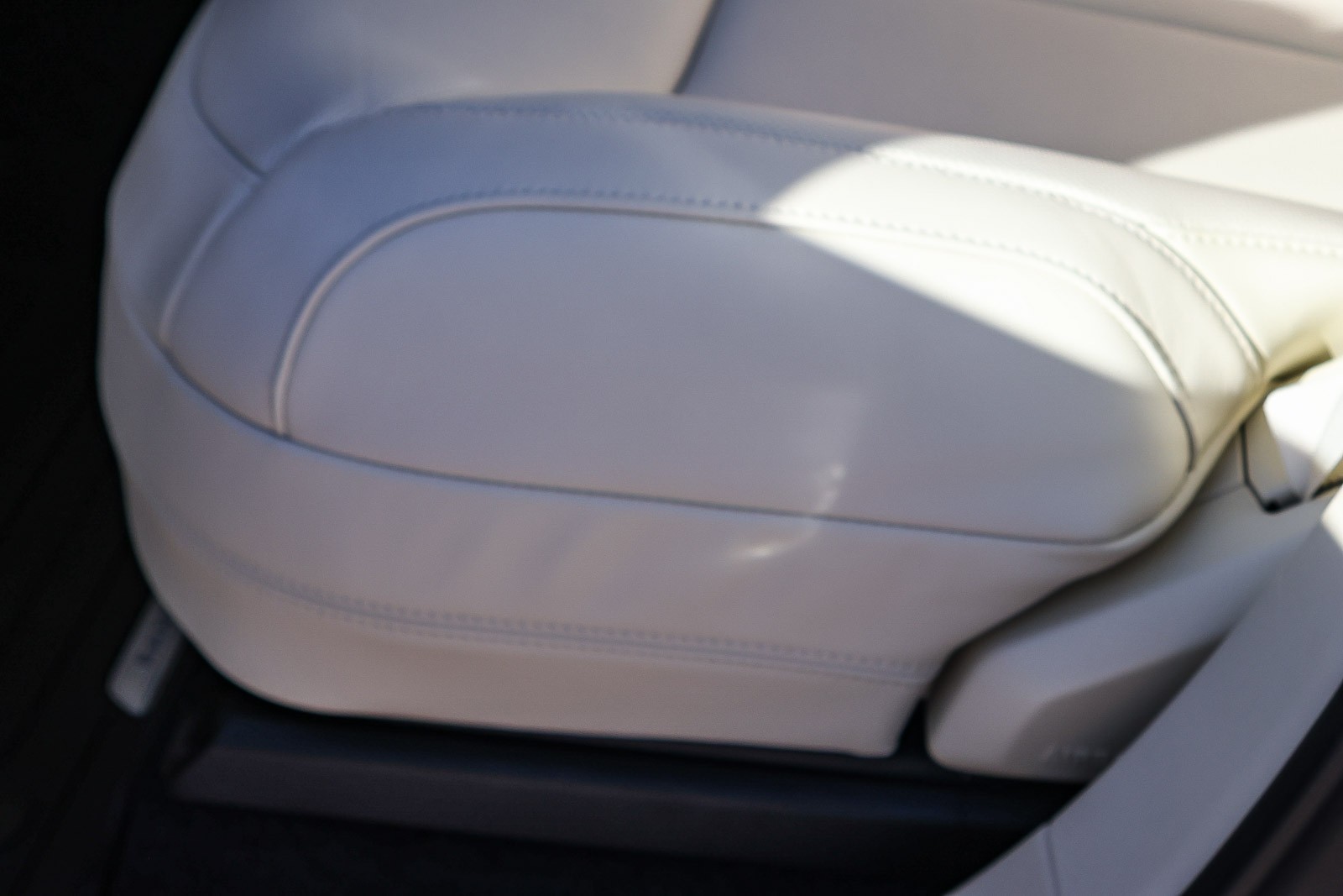 2025 Land Rover Range Rover SE photo 13