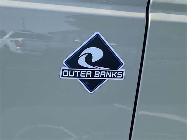 2025 Ford Bronco Outer Banks photo 8