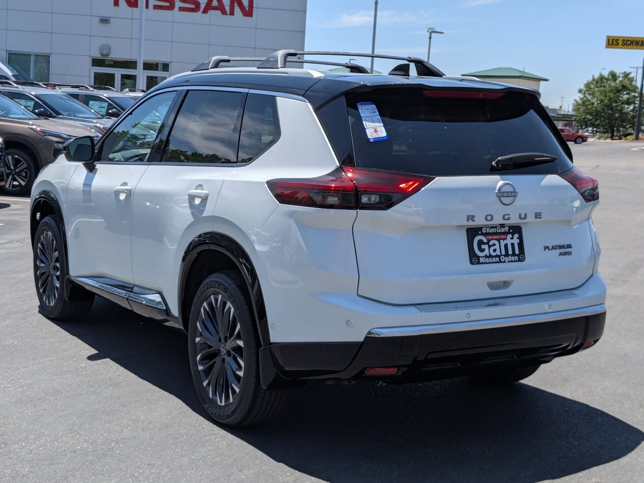 2025 Nissan Rogue Platinum photo 3