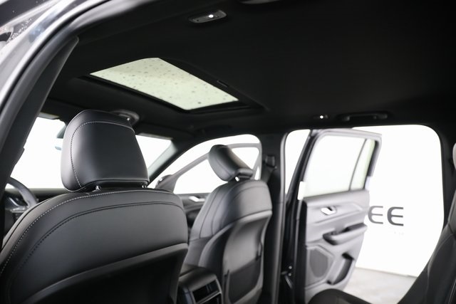 2025 Jeep Grand Cherokee Altitude X photo 18