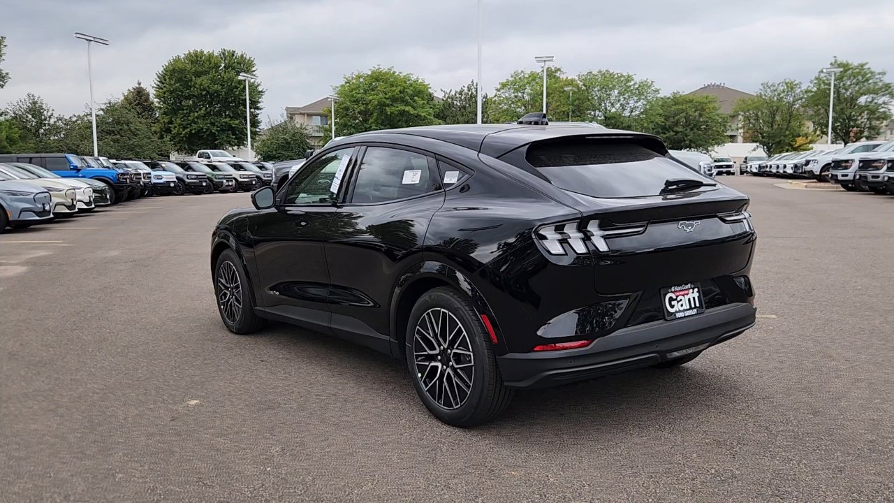 2025 Ford Mustang Mach-E Premium photo 9