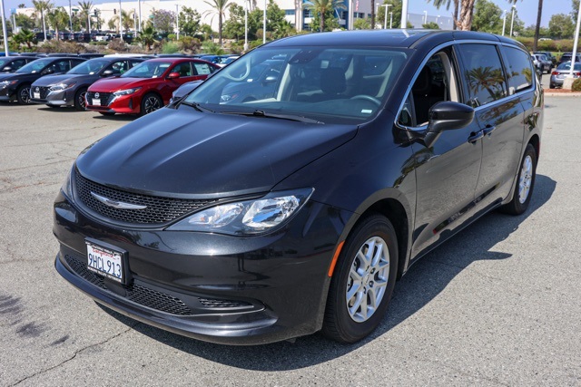 2023 Chrysler Voyager LX photo 7