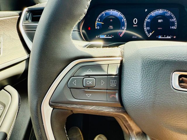 2025 Jeep Grand Cherokee Limited photo 8