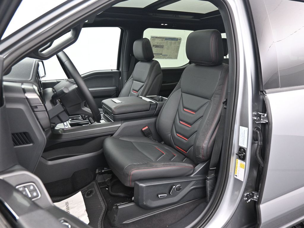 2025 Ford F-150 Lariat photo 8