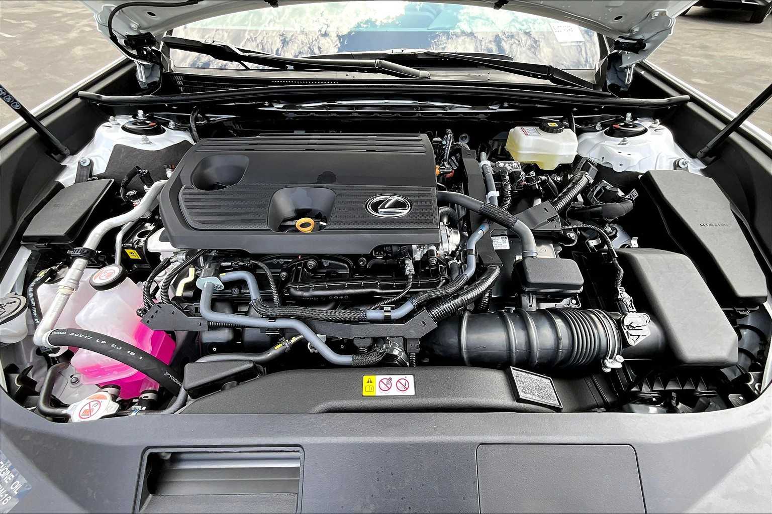 2025 Lexus ES 300h Premium photo 17