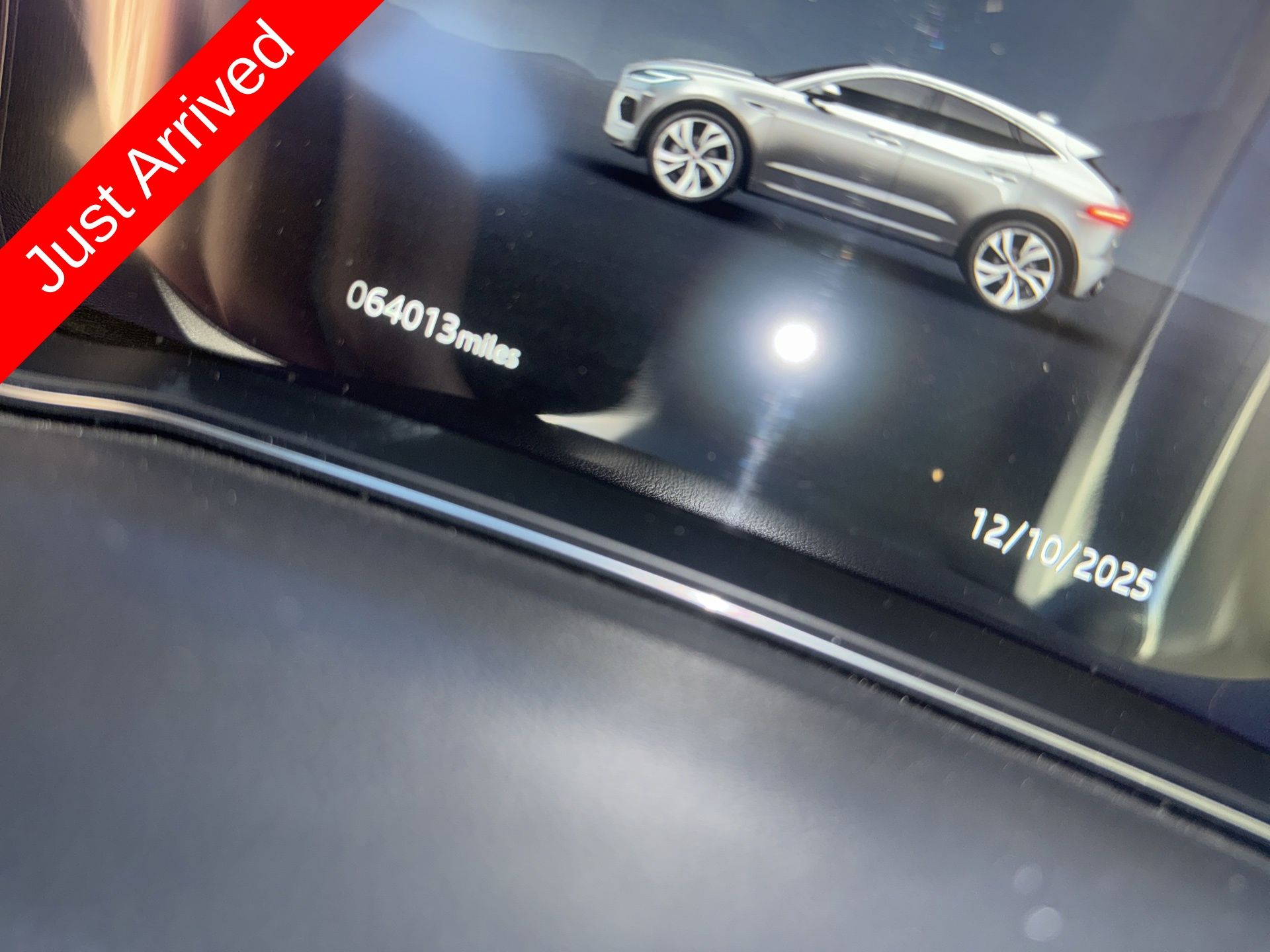 2022 Jaguar E-Pace SE's photo