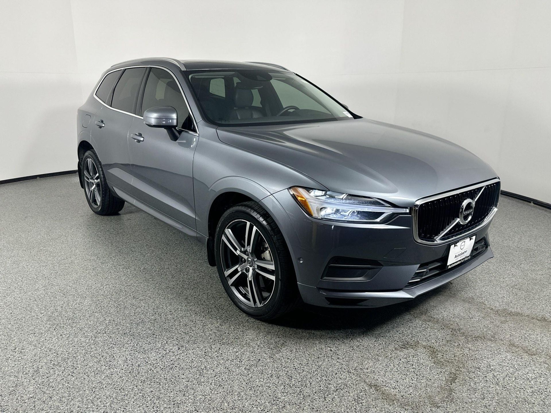 2018 Volvo XC60 T6 Momentum photo 3