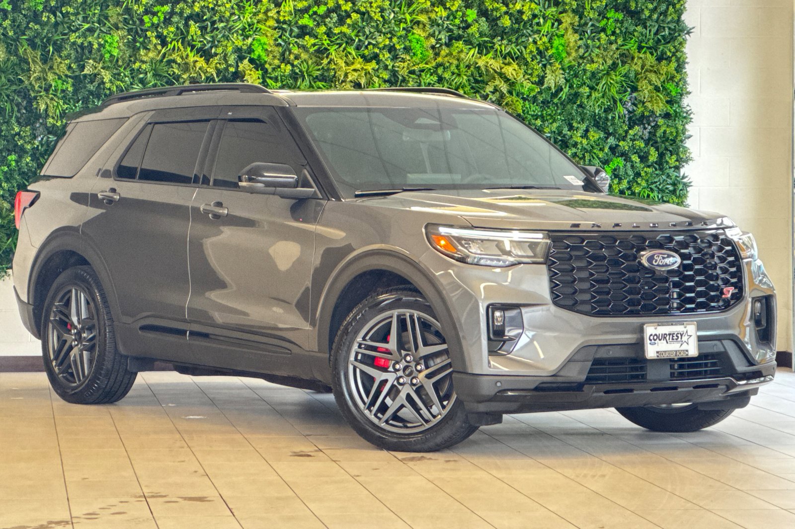 2025 Ford Explorer ST's photo