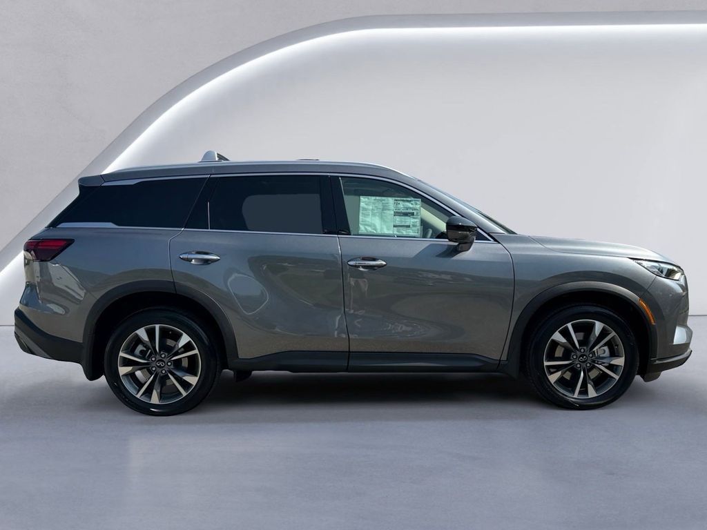 2025 Infiniti QX60 Luxe photo 3