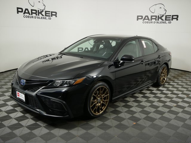 2024 Toyota Camry SE's photo