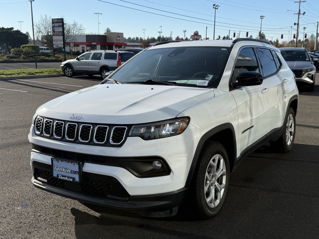 2024 Jeep Compass Latitude photo 2