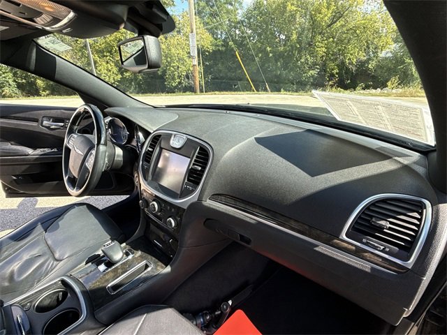 2014 Chrysler 300 photo 20