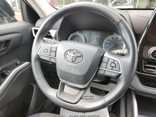 2022 Toyota Highlander Hybrid LE photo 16