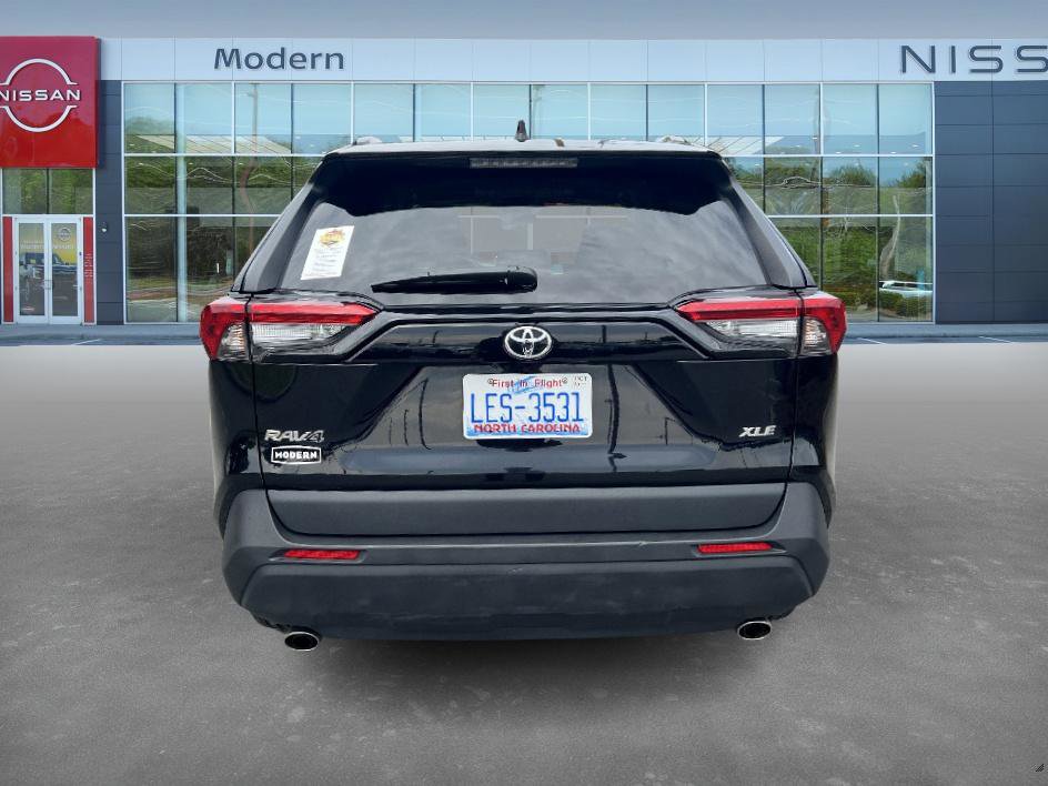 2023 Toyota RAV4 XLE photo 6