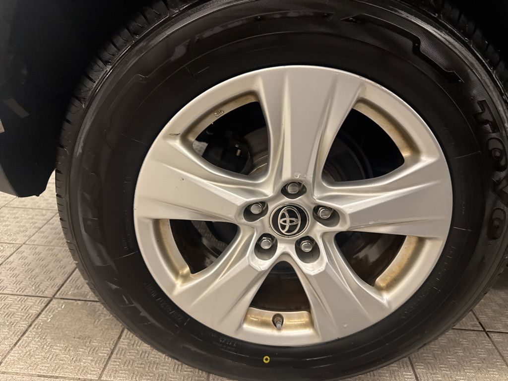 2019 Toyota RAV4 XLE photo 4