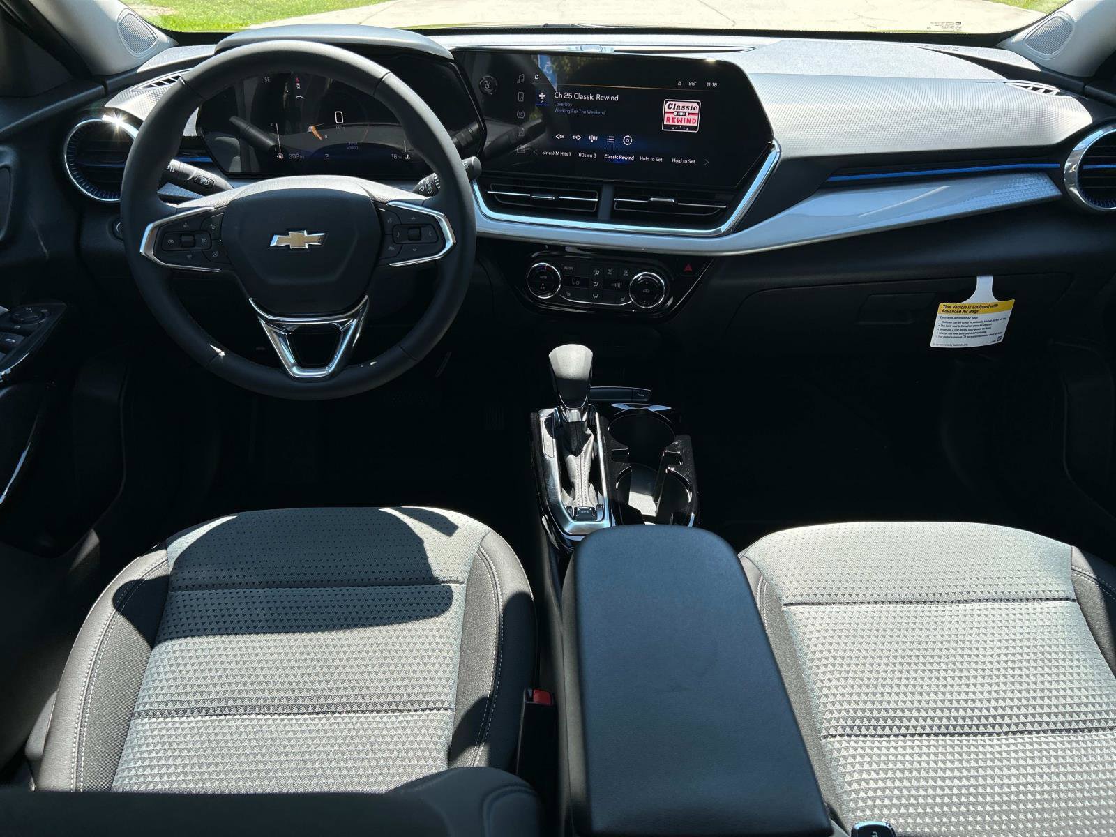 2025 Chevrolet Trax LT photo 12