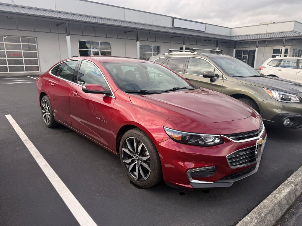 2017 Chevrolet Malibu 1LT photo 2