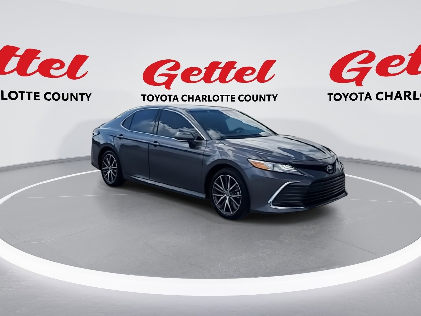 2022 Toyota Camry Hybrid XLE photo 2