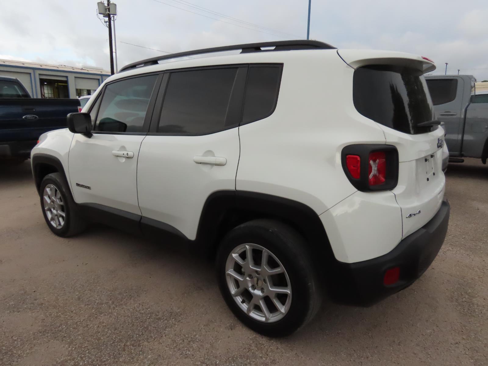 2022 Jeep Renegade Latitude photo 3