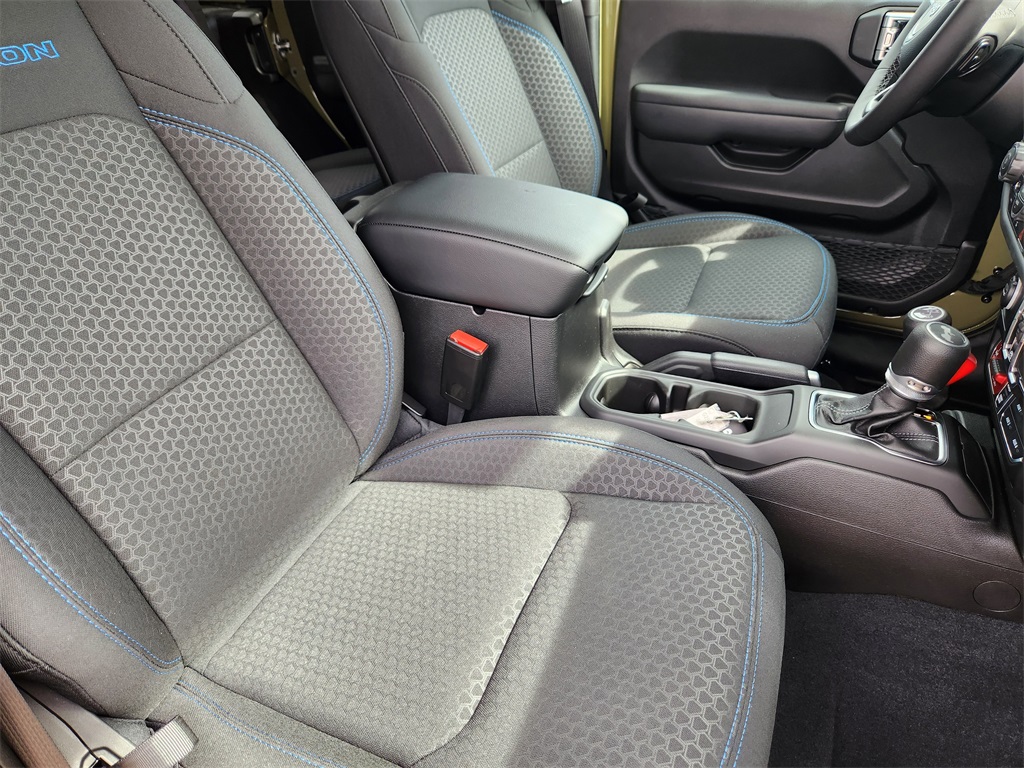 2025 Jeep Wrangler Rubicon 4xe photo 9