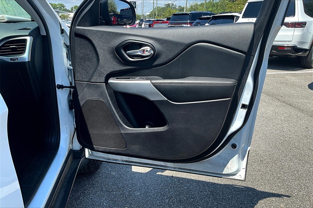 2022 Jeep Cherokee X photo 23