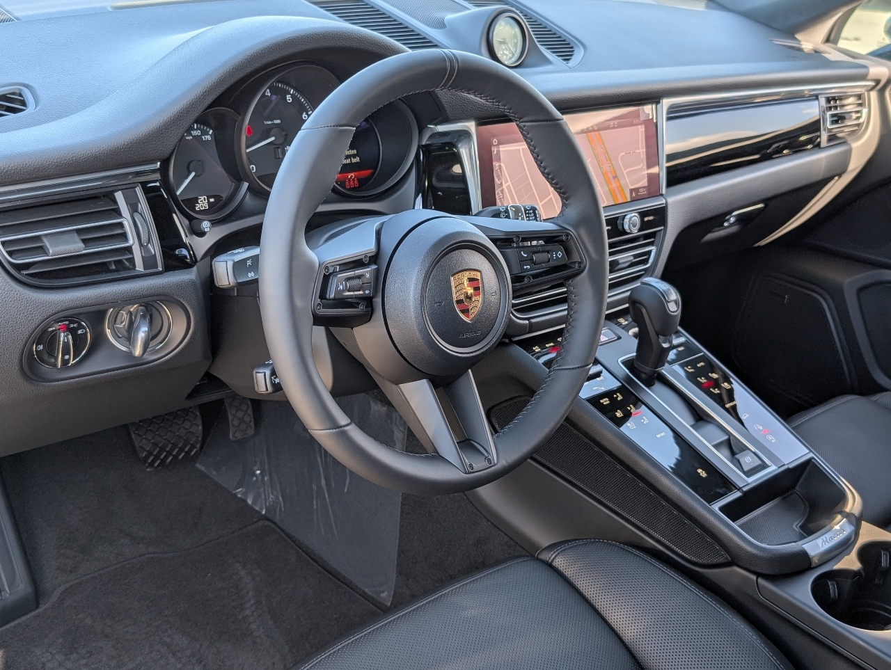 2026 Porsche Macan T photo 4