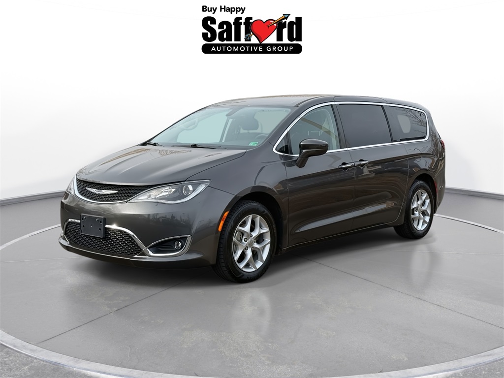 2019 Chrysler Pacifica Touring Plus's photo