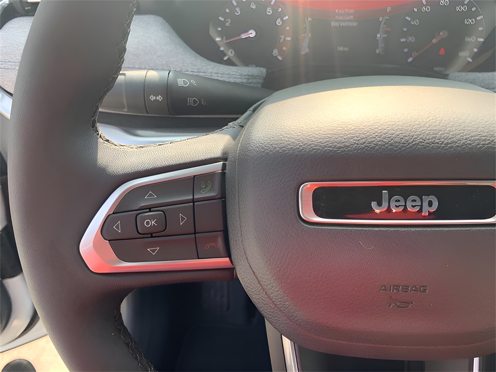 2025 Jeep Compass Latitude photo 32