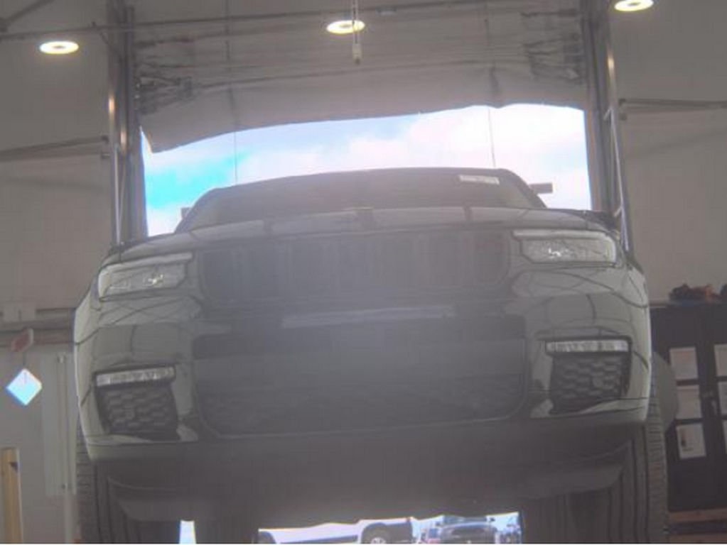 2022 Jeep Grand Cherokee Limited photo 3