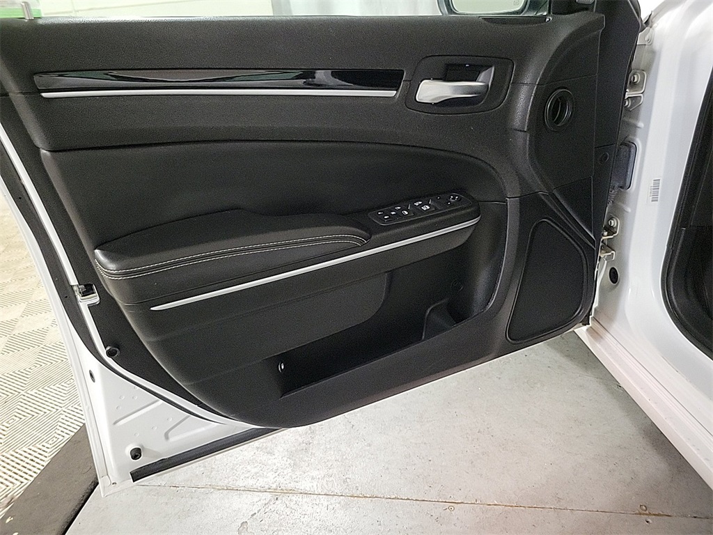 2023 CHRYSLER 300 - Image 21