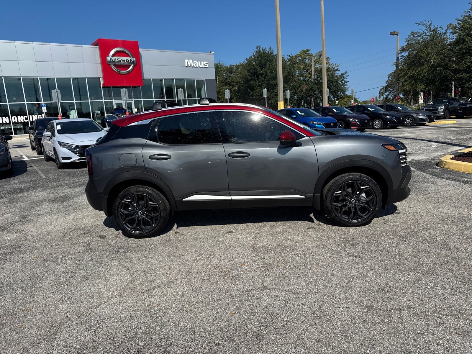 2026 Nissan Kicks SR photo 4