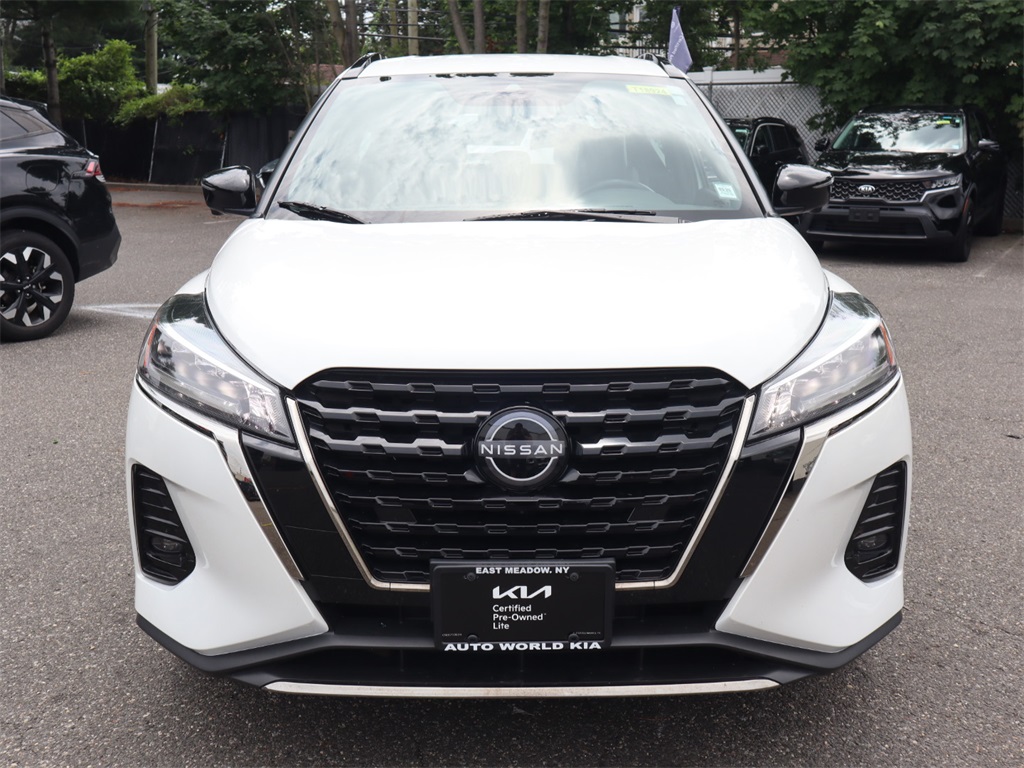 2024 Nissan Kicks SR photo 2