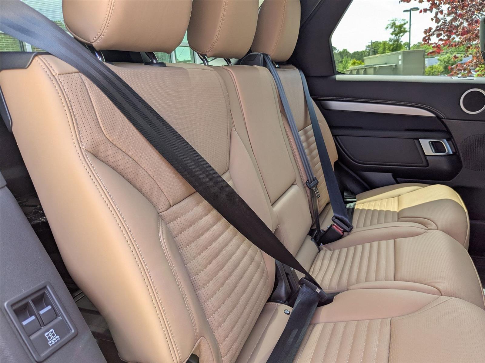 2025 Land Rover Discovery SE photo 27