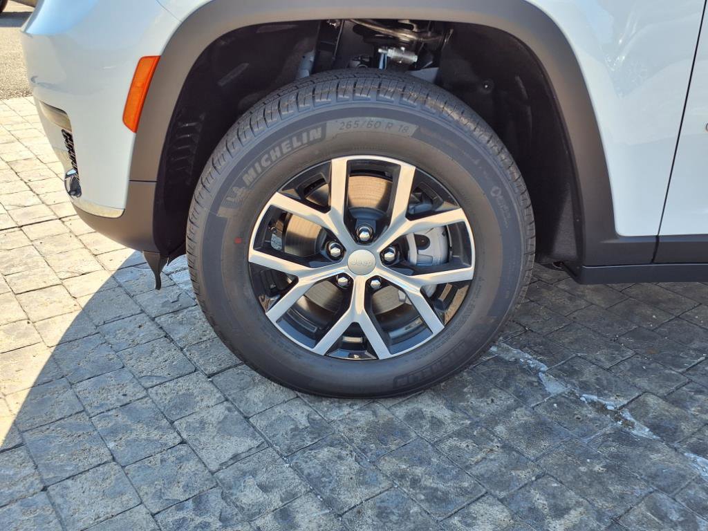 2025 Jeep Grand Cherokee Limited photo 10
