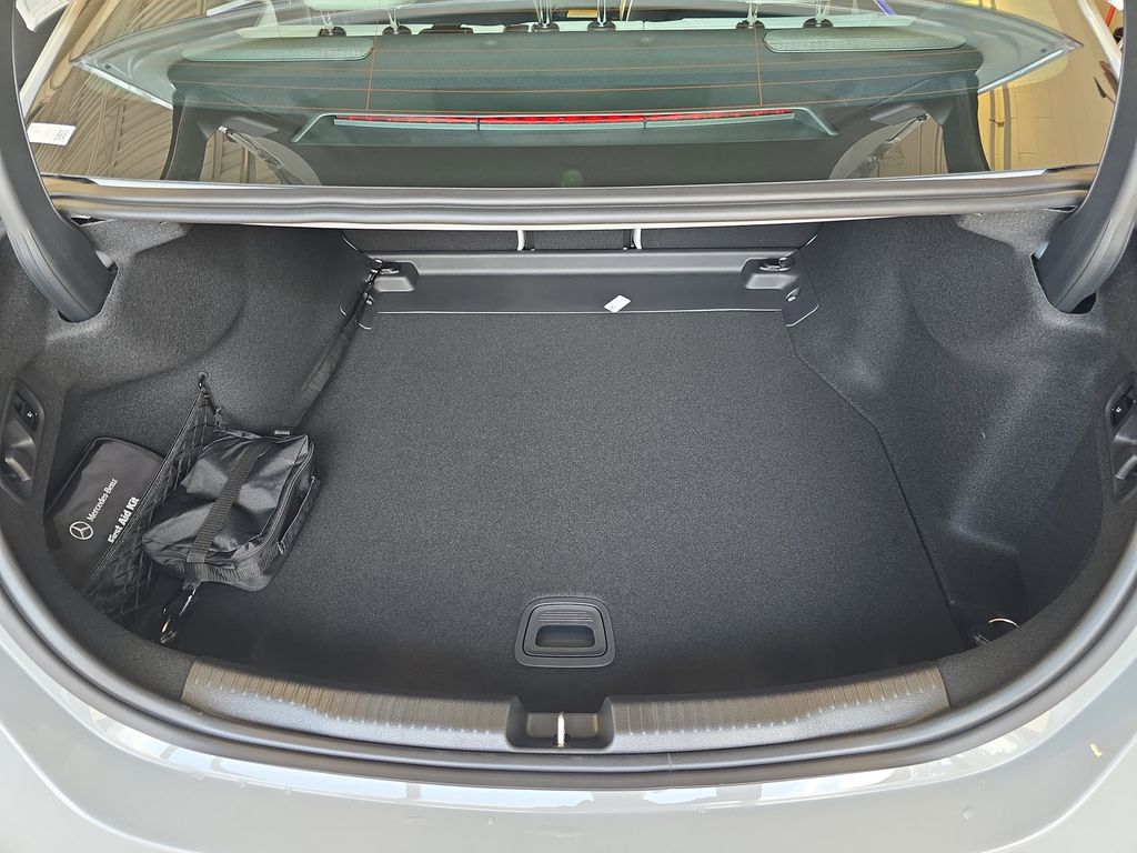 2025 Mercedes Benz C 300 photo 11