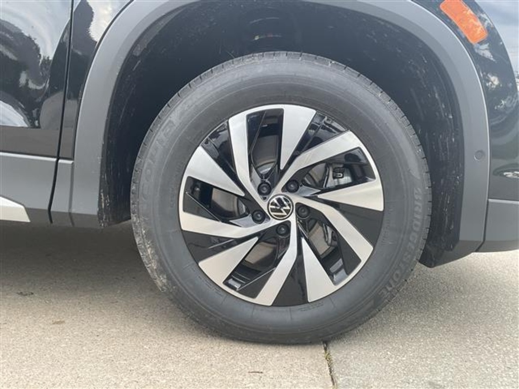 2025 Volkswagen Tiguan S photo 3