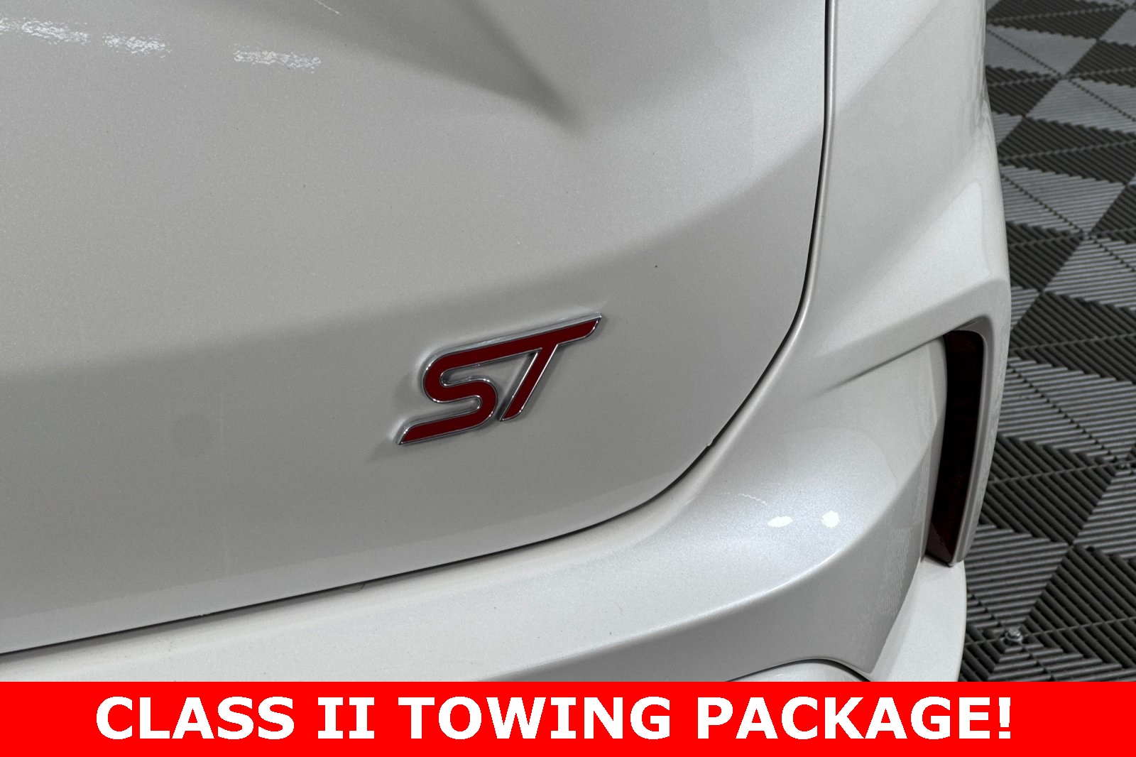 2019 Ford Edge ST photo 11
